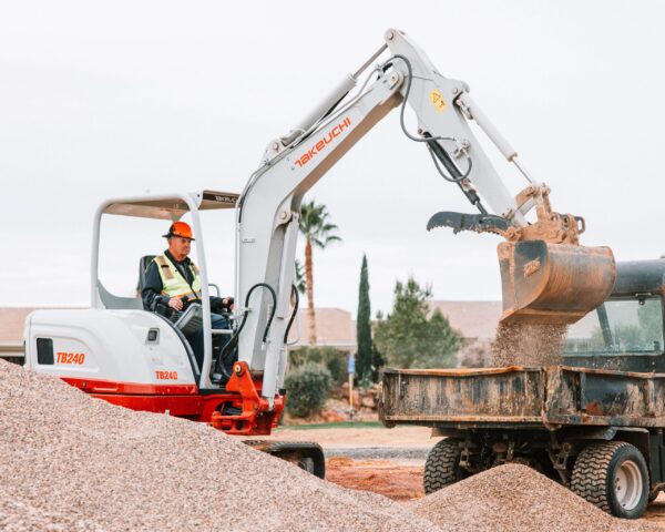 TAKEUCHI TB240
