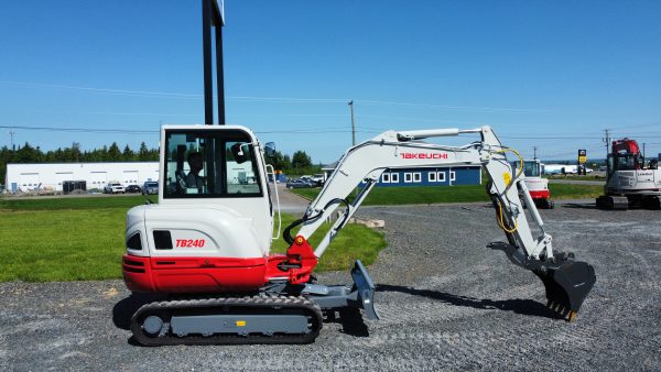 TAKEUCHI TB240 - Image 8