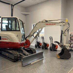 TAKEUCHI TB235-2CR